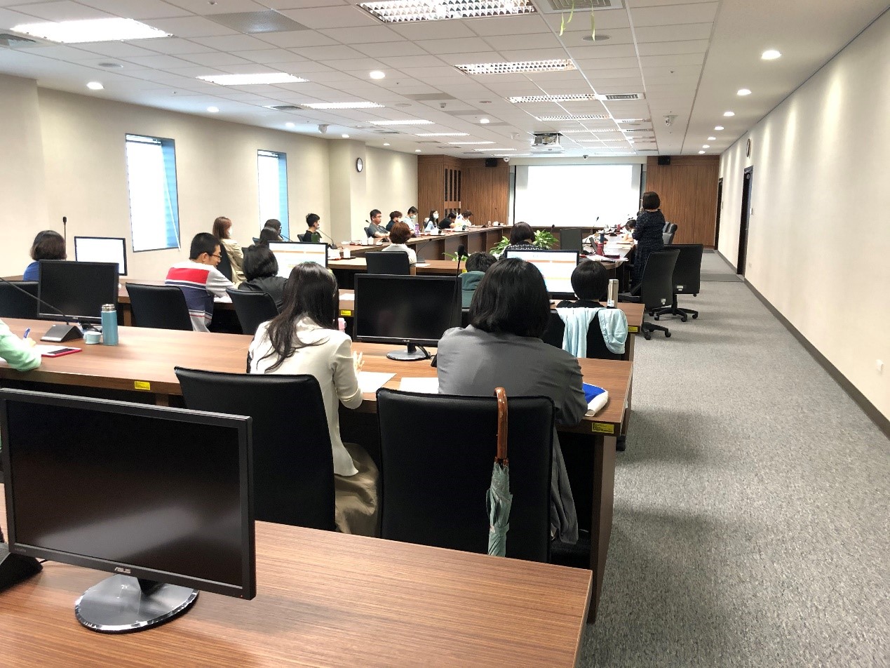 Picture 2: Trainees were attending the course “Retrieval and Application of Archives and Experience Sharing of the Records Management Quality Awards (including Special Performances).” 