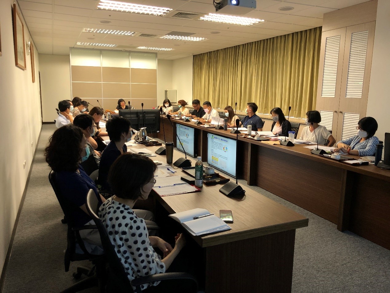 Picture 6: Trainees attend the course “Education and Training of Tour Guides on Staff for  the Archive Exhibition.”