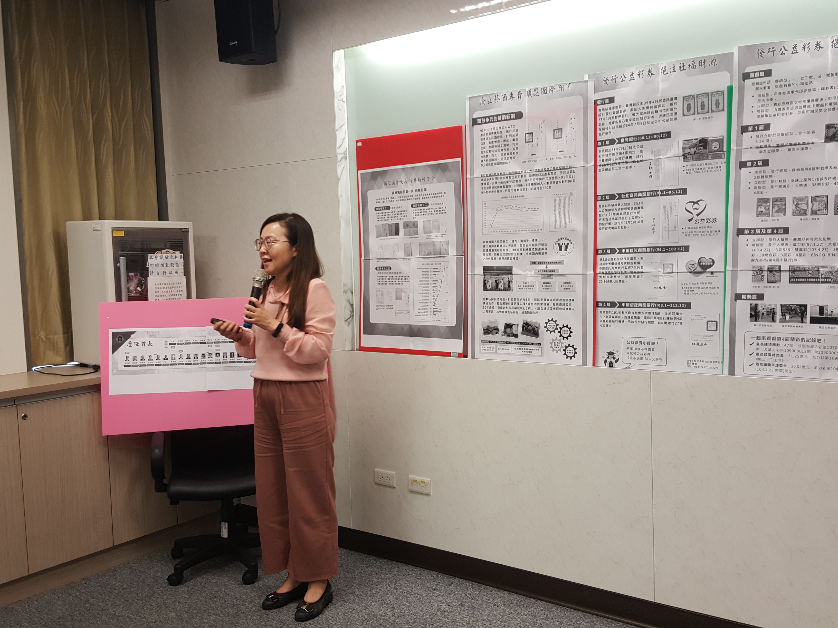 Picture 4: Ms. Chan, Hui-Chun, Section Chief of the National Treasury Administration, rehearses for the guided tour.